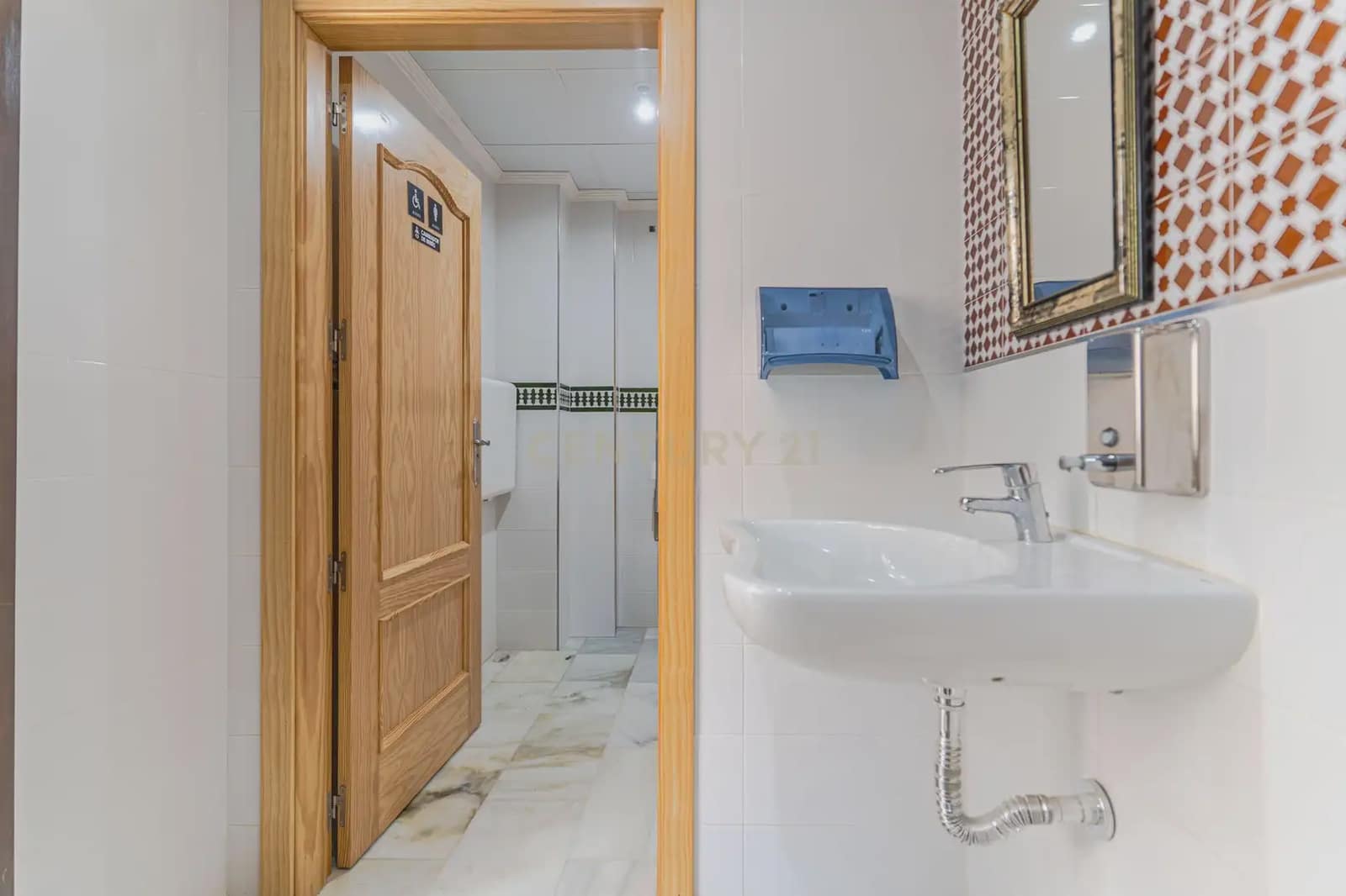 14 sypialnia Hotel na sprzedaż w Motril - 549 900 € (Ref: 9999840)