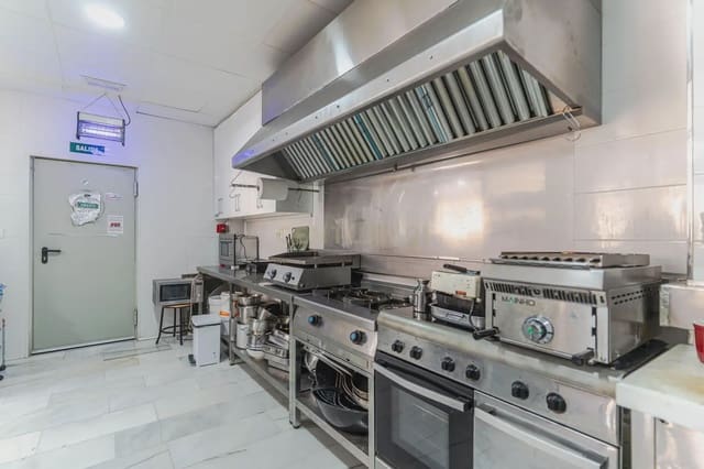 14 sypialnia Hotel na sprzedaż w Motril - 549 900 € (Ref: 9999840)