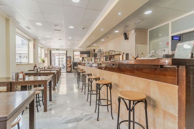 14 sypialnia Hotel na sprzedaż w Motril - 549 900 € (Ref: 9999840)