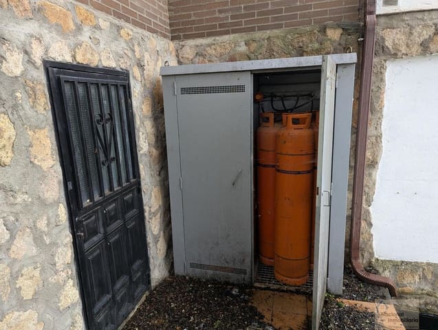 3 bedroom Villa for sale in Ituero y Lama with garage - € 170,000 (Ref: 9765352)