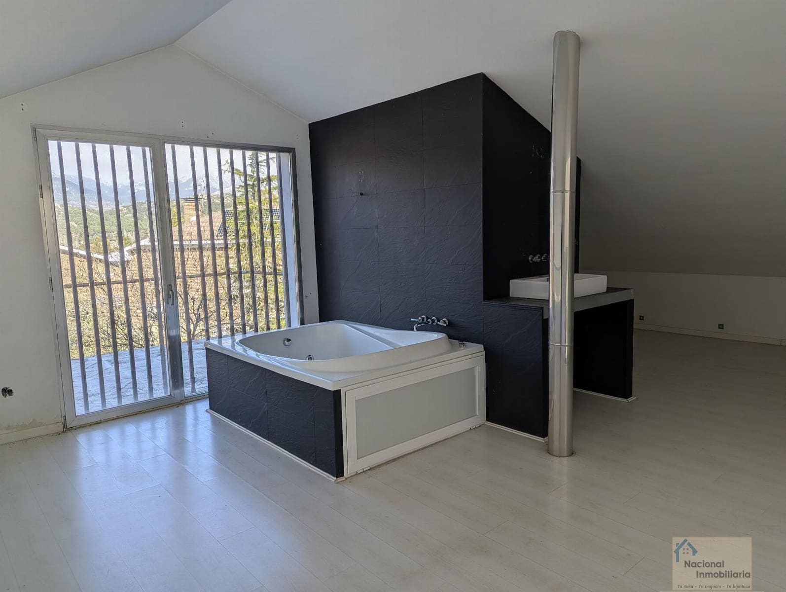 3 bedroom Villa for sale in Becerril de la Sierra with garage - € 545,000 (Ref: 9765353)