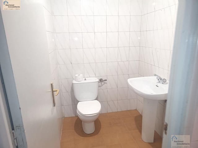 Erhverv til leje i Segovia by - € 600 (Ref: 9765355)