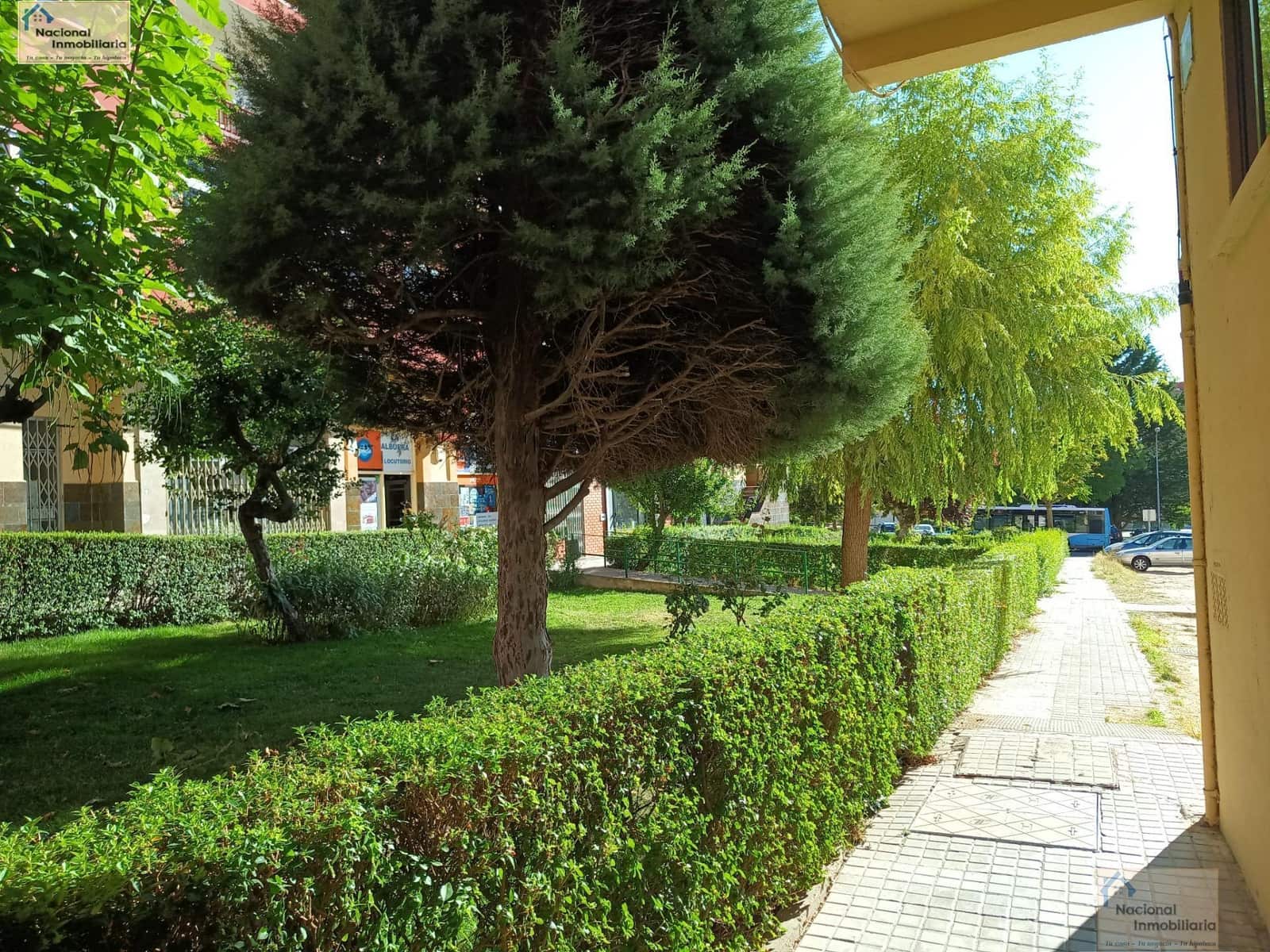 Commercial for rent in Segovia city - € 500 (Ref: 9765356)