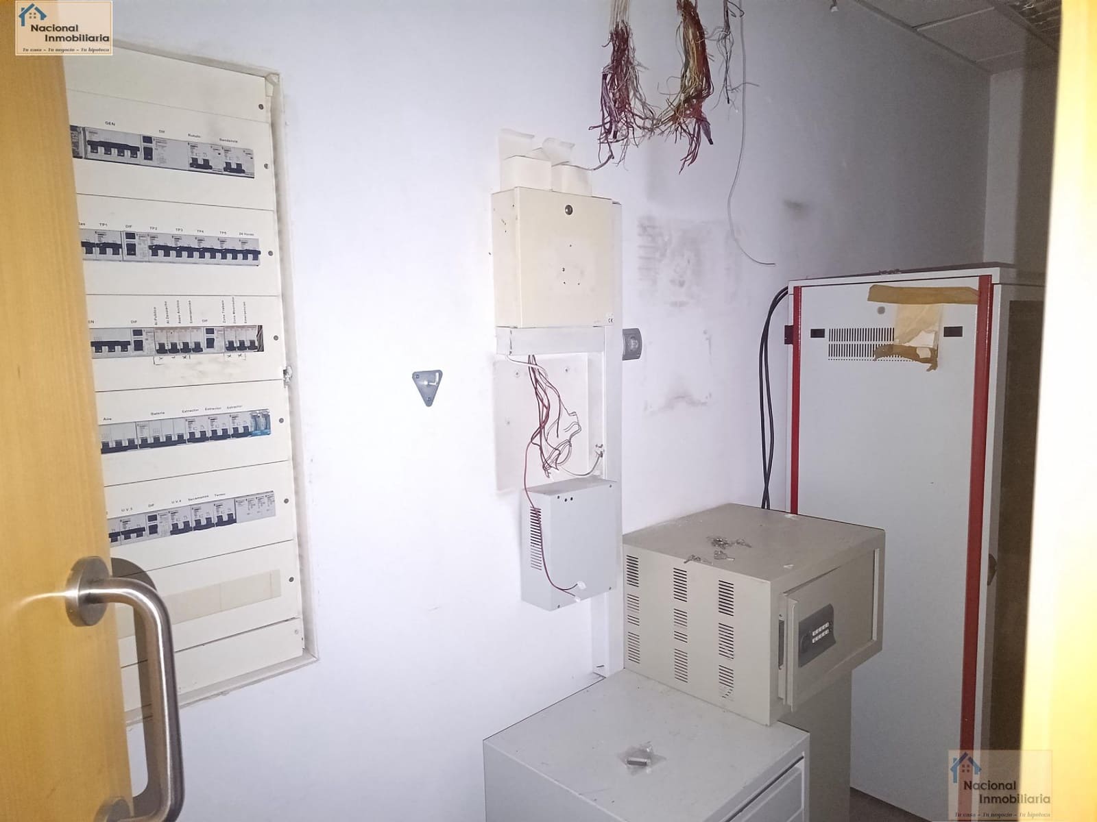 Commercial for sale in Leganes - € 379,000 (Ref: 9765365)