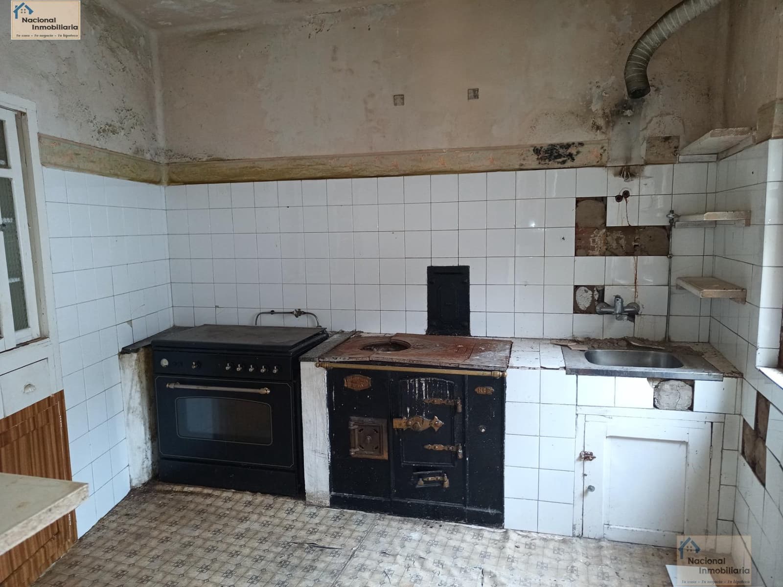 4 bedroom Townhouse for sale in Santa Marina del Rey with garage - € 29,000 (Ref: 9765368)