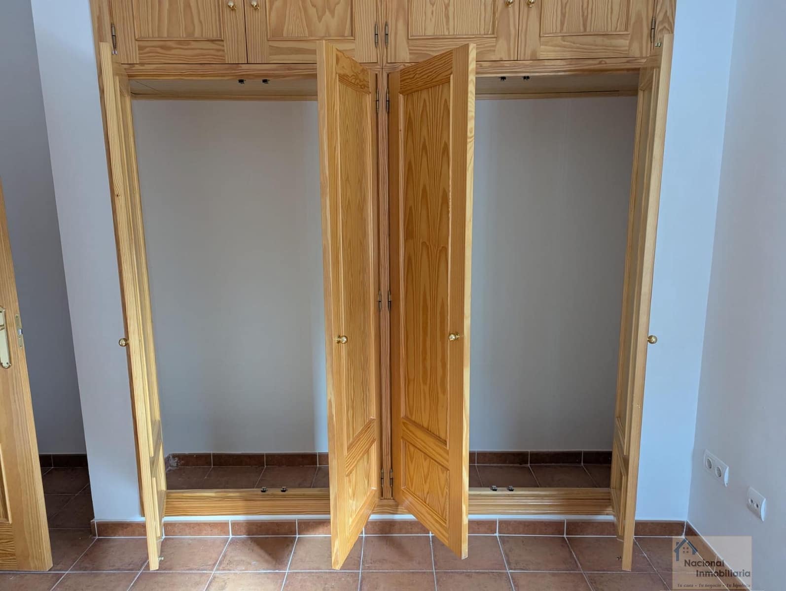 4 bedroom Villa for sale in Arenas de San Pedro with garage - € 168,000 (Ref: 9765369)