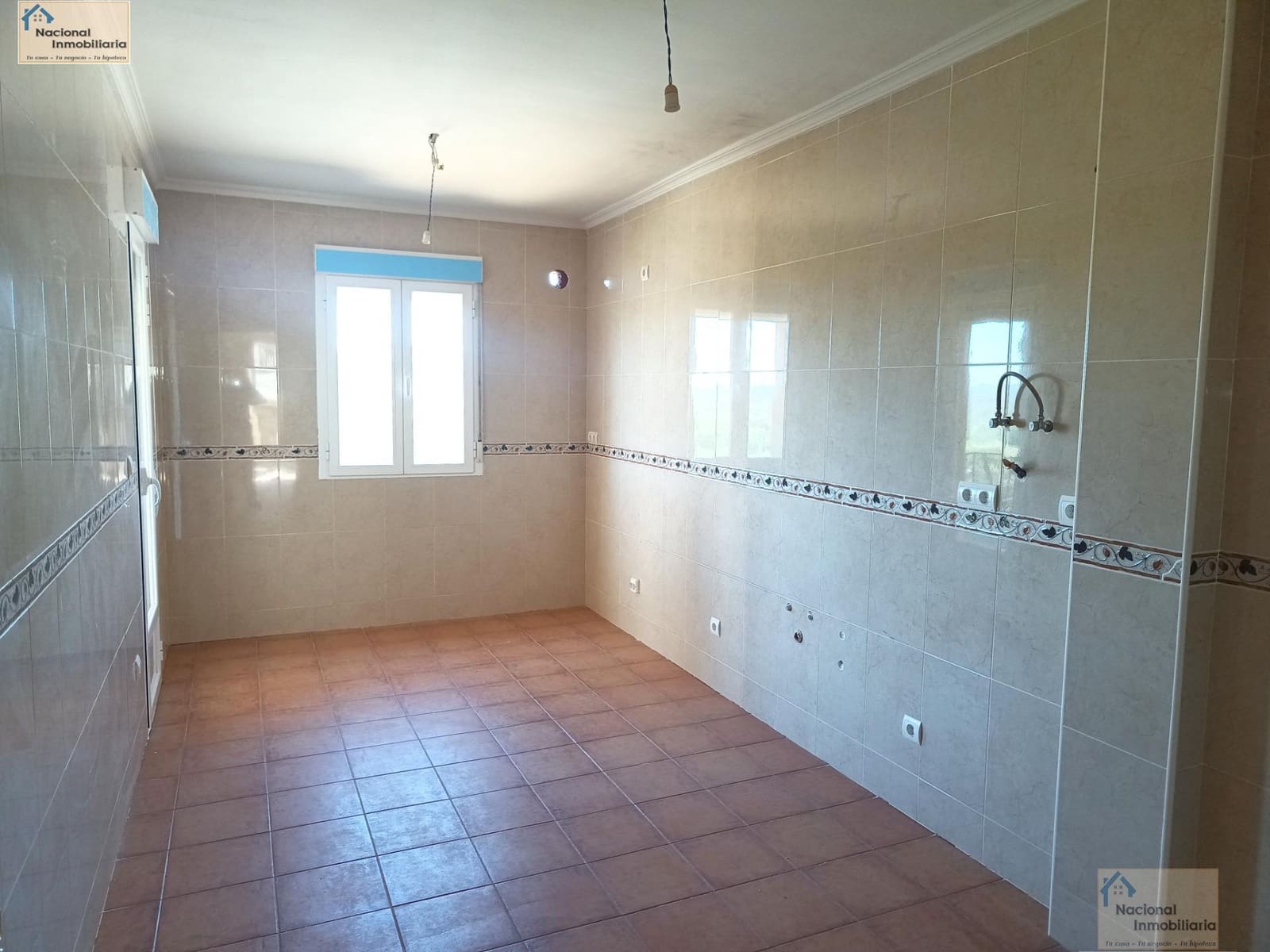 4 bedroom Villa for sale in Arenas de San Pedro with garage - € 168,000 (Ref: 9765369)