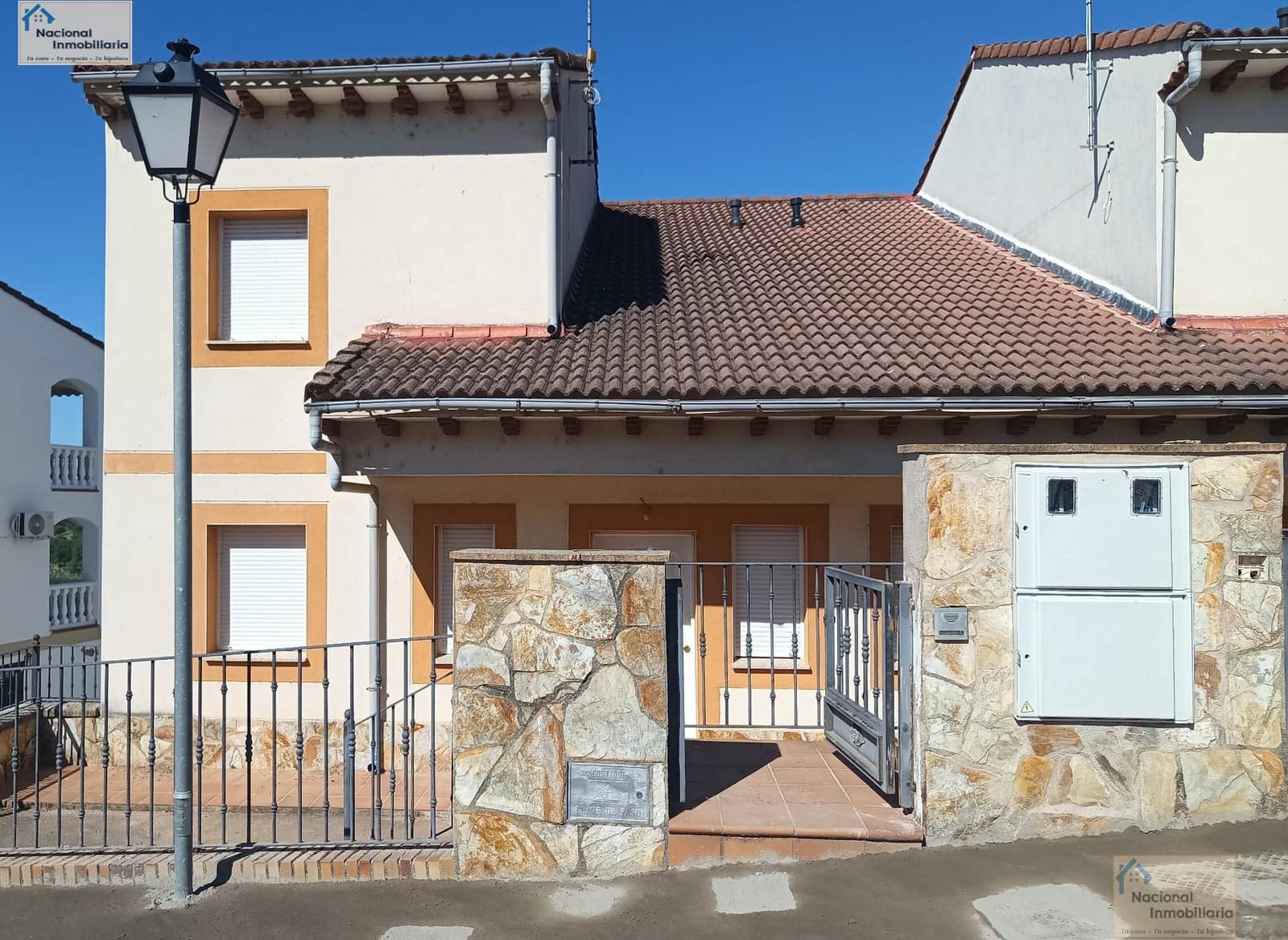 4 bedroom Villa for sale in Arenas de San Pedro with garage - € 168,000 (Ref: 9765369)