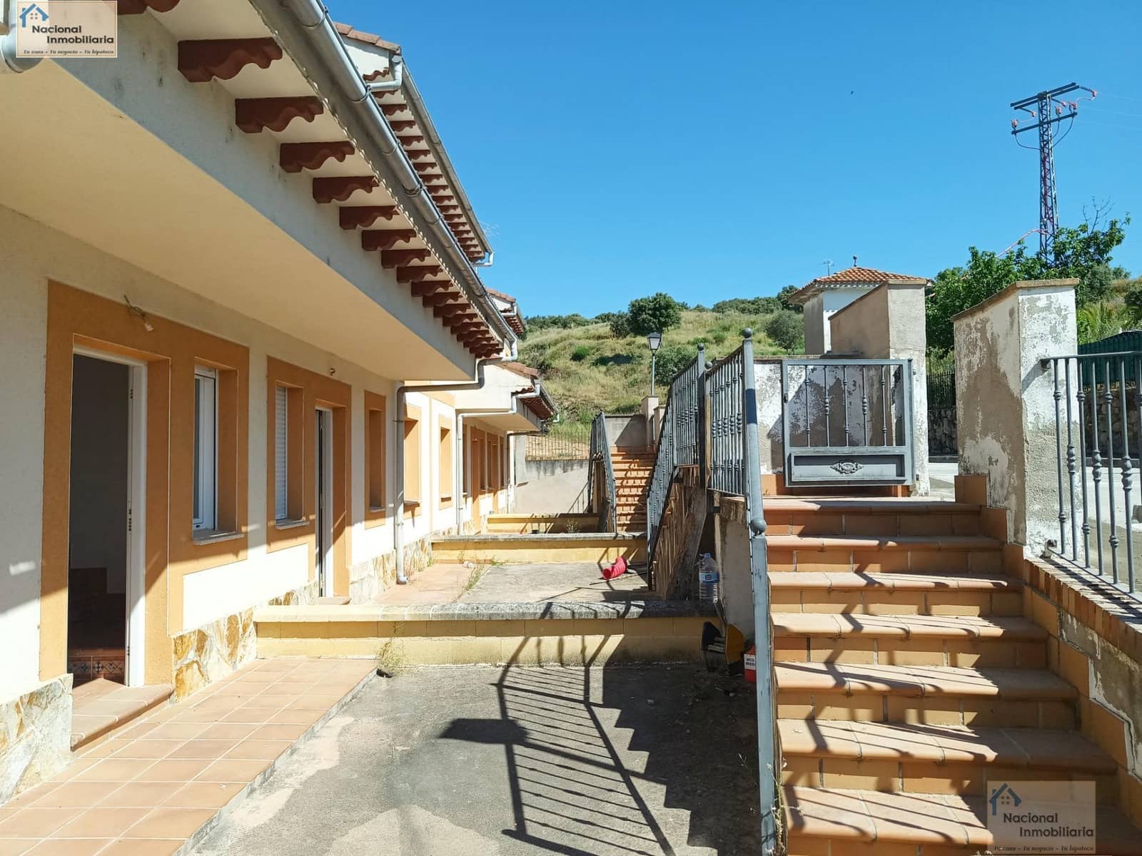 4 bedroom Villa for sale in Arenas de San Pedro with garage - € 168,000 (Ref: 9765369)