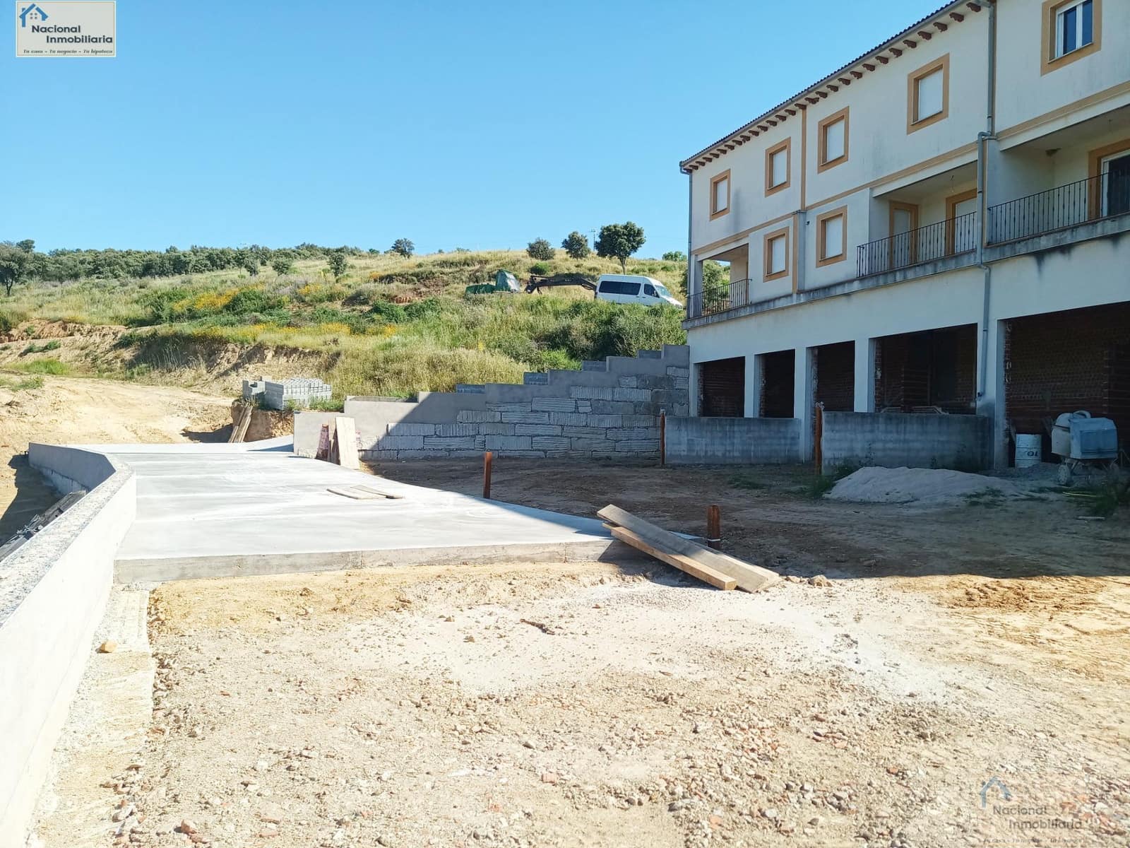 4 bedroom Villa for sale in Arenas de San Pedro with garage - € 168,000 (Ref: 9765369)