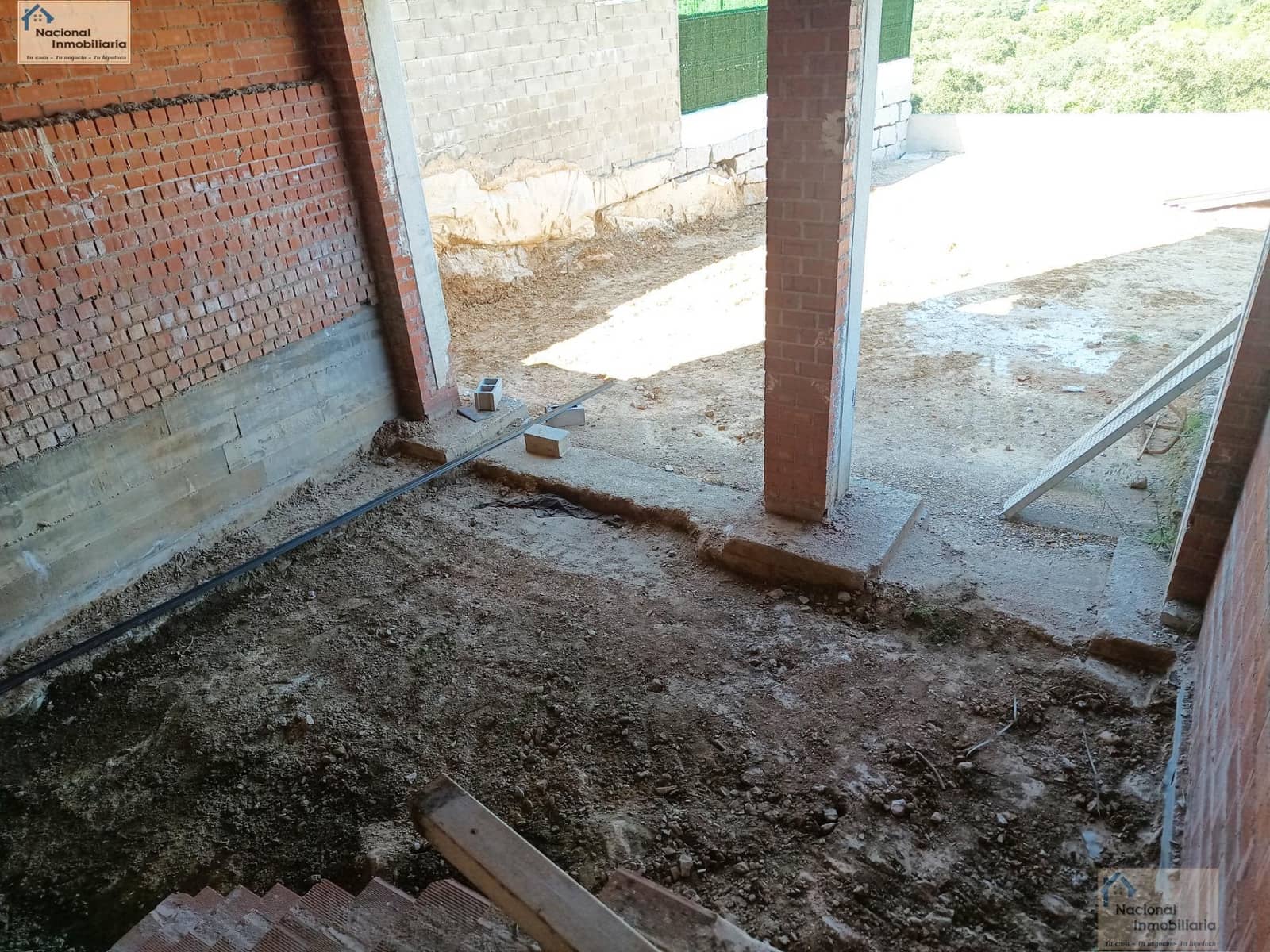 4 bedroom Villa for sale in Arenas de San Pedro with garage - € 168,000 (Ref: 9765369)