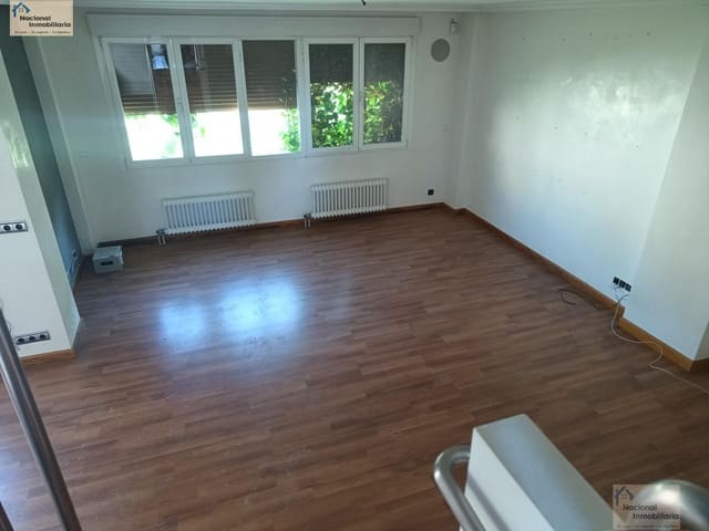 6 slaapkamer Halfvrijstaande villa te koop in Villares de la Reina met zwembad garage - € 295.000 (Ref: 9765371)