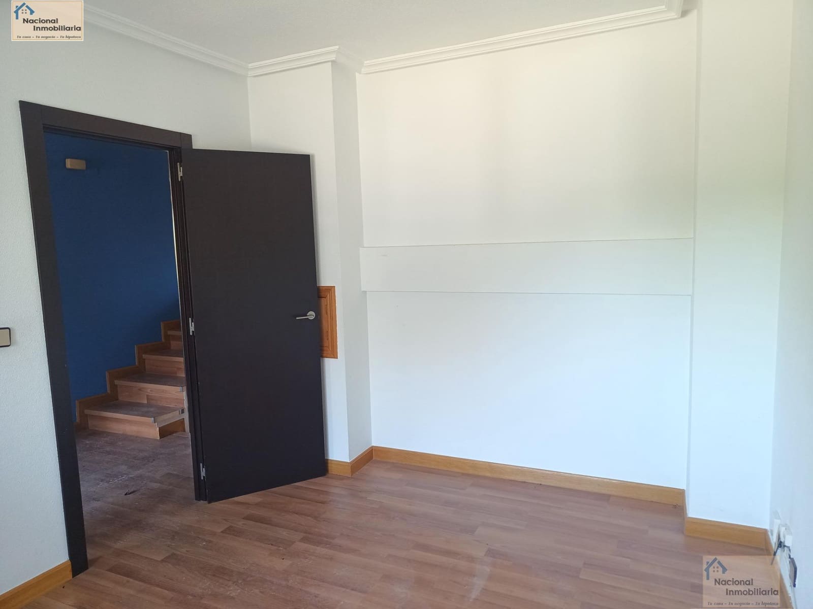 6 bedroom Semi-detached Villa for sale in Villares de la Reina with pool garage - € 295,000 (Ref: 9765371)