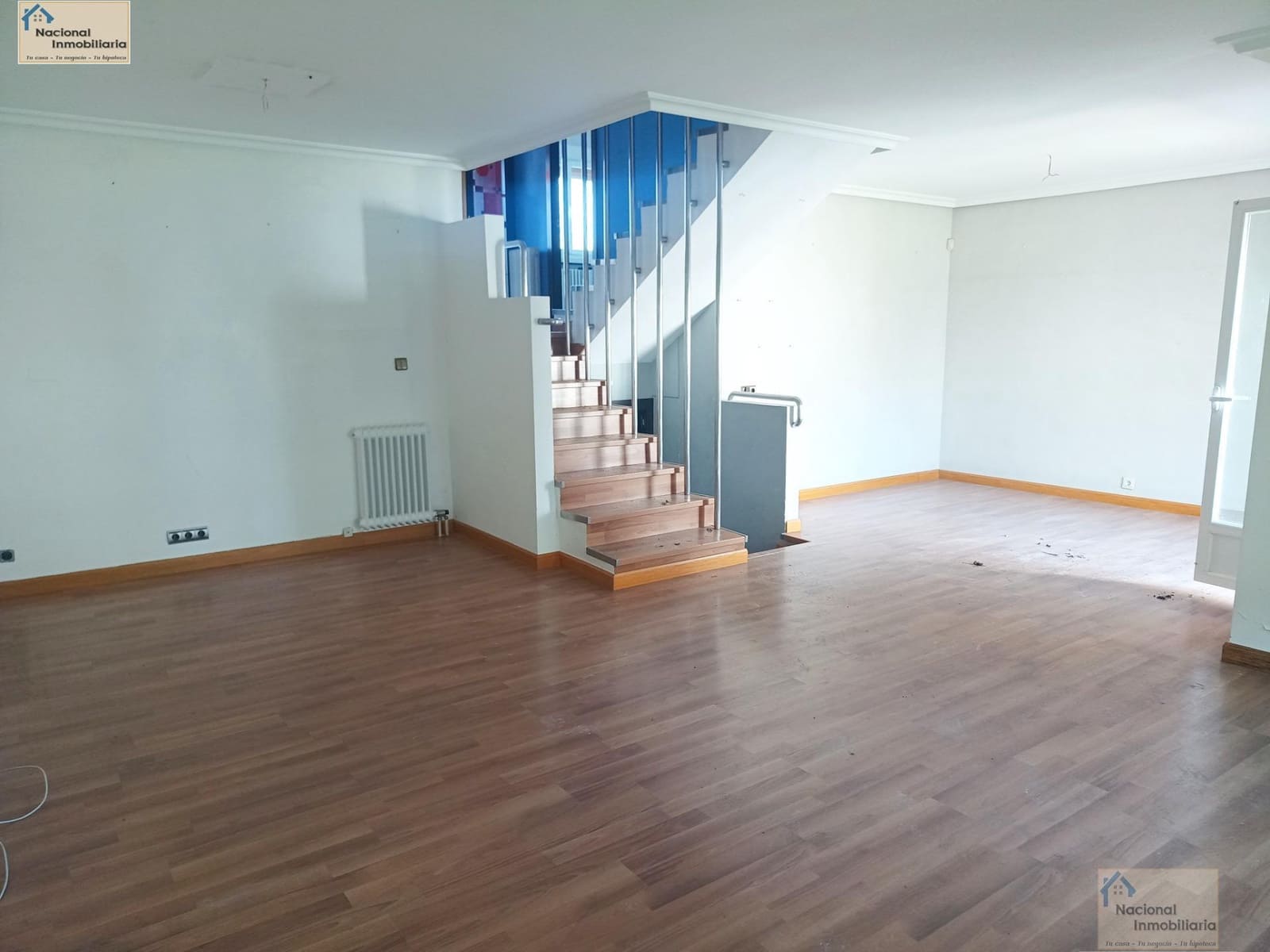 6 bedroom Semi-detached Villa for sale in Villares de la Reina with pool garage - € 295,000 (Ref: 9765371)