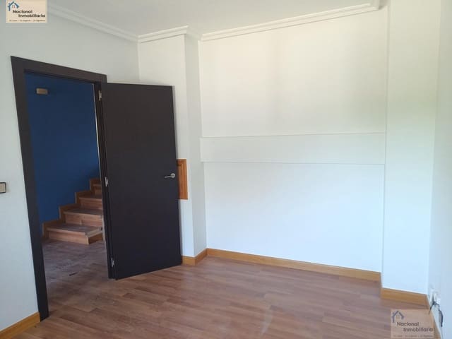 6 slaapkamer Halfvrijstaande villa te koop in Villares de la Reina met zwembad garage - € 295.000 (Ref: 9765371)