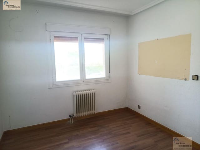 6 slaapkamer Halfvrijstaande villa te koop in Villares de la Reina met zwembad garage - € 295.000 (Ref: 9765371)