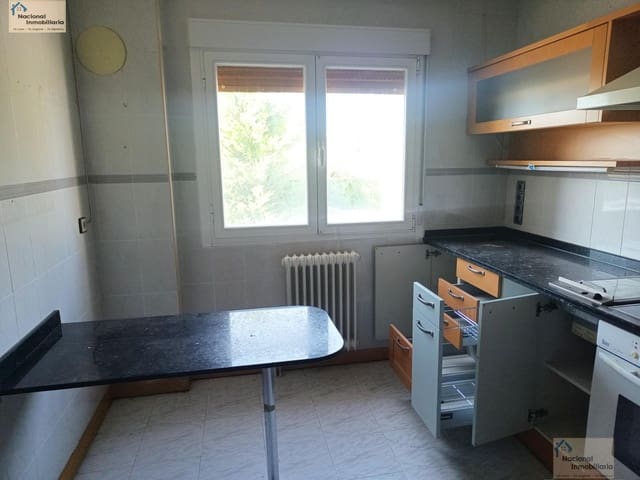 6 slaapkamer Halfvrijstaande villa te koop in Villares de la Reina met zwembad garage - € 295.000 (Ref: 9765371)