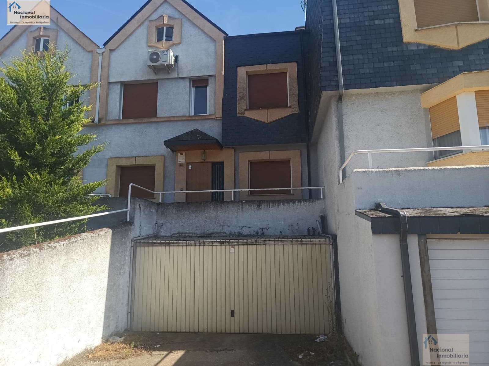 6 bedroom Semi-detached Villa for sale in Villares de la Reina with pool garage - € 295,000 (Ref: 9765371)