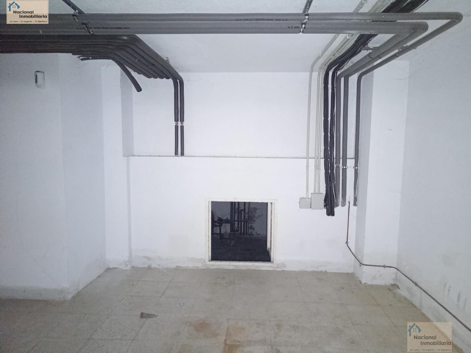 6 bedroom Semi-detached Villa for sale in Villares de la Reina with pool garage - € 295,000 (Ref: 9765371)