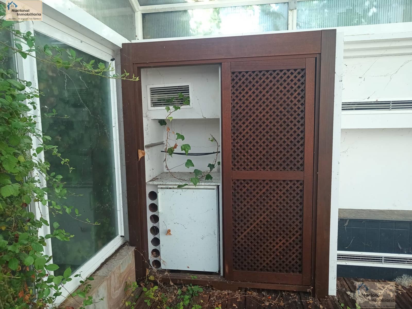 6 bedroom Semi-detached Villa for sale in Villares de la Reina with pool garage - € 295,000 (Ref: 9765371)