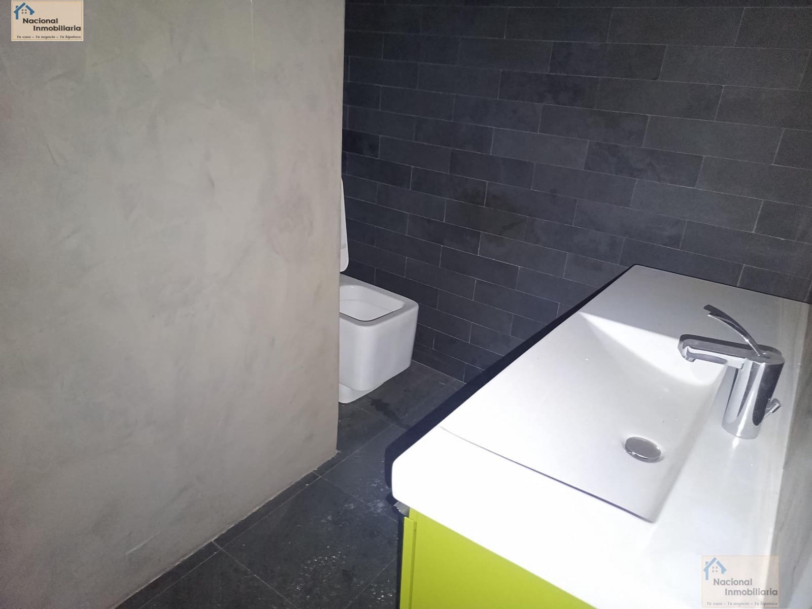 6 bedroom Semi-detached Villa for sale in Villares de la Reina with pool garage - € 295,000 (Ref: 9765371)