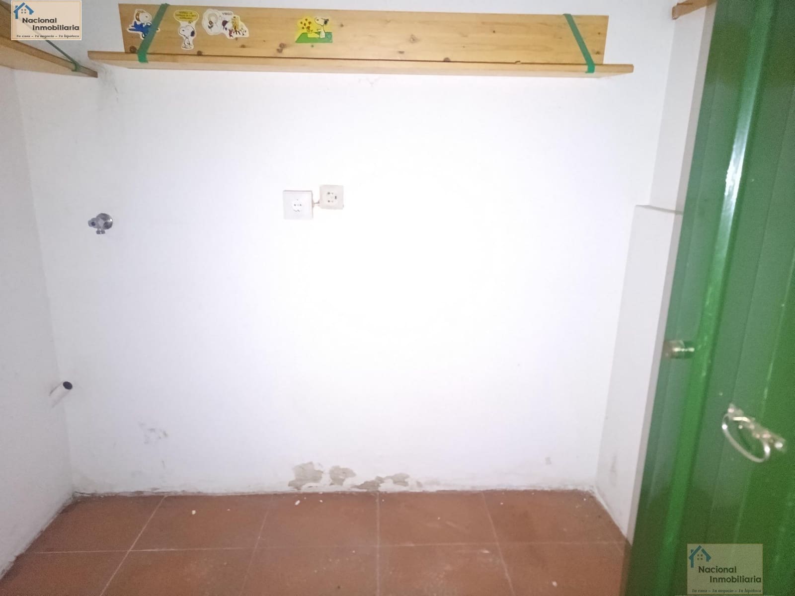 6 bedroom Semi-detached Villa for sale in Villares de la Reina with pool garage - € 295,000 (Ref: 9765371)