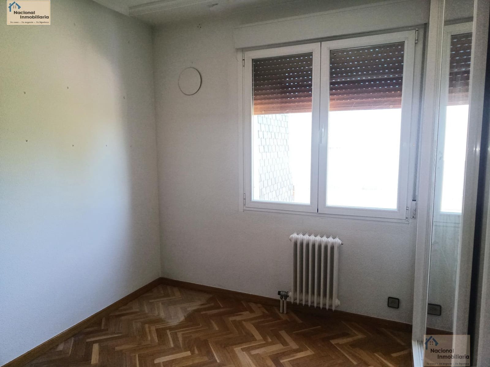 6 bedroom Semi-detached Villa for sale in Villares de la Reina with pool garage - € 295,000 (Ref: 9765371)