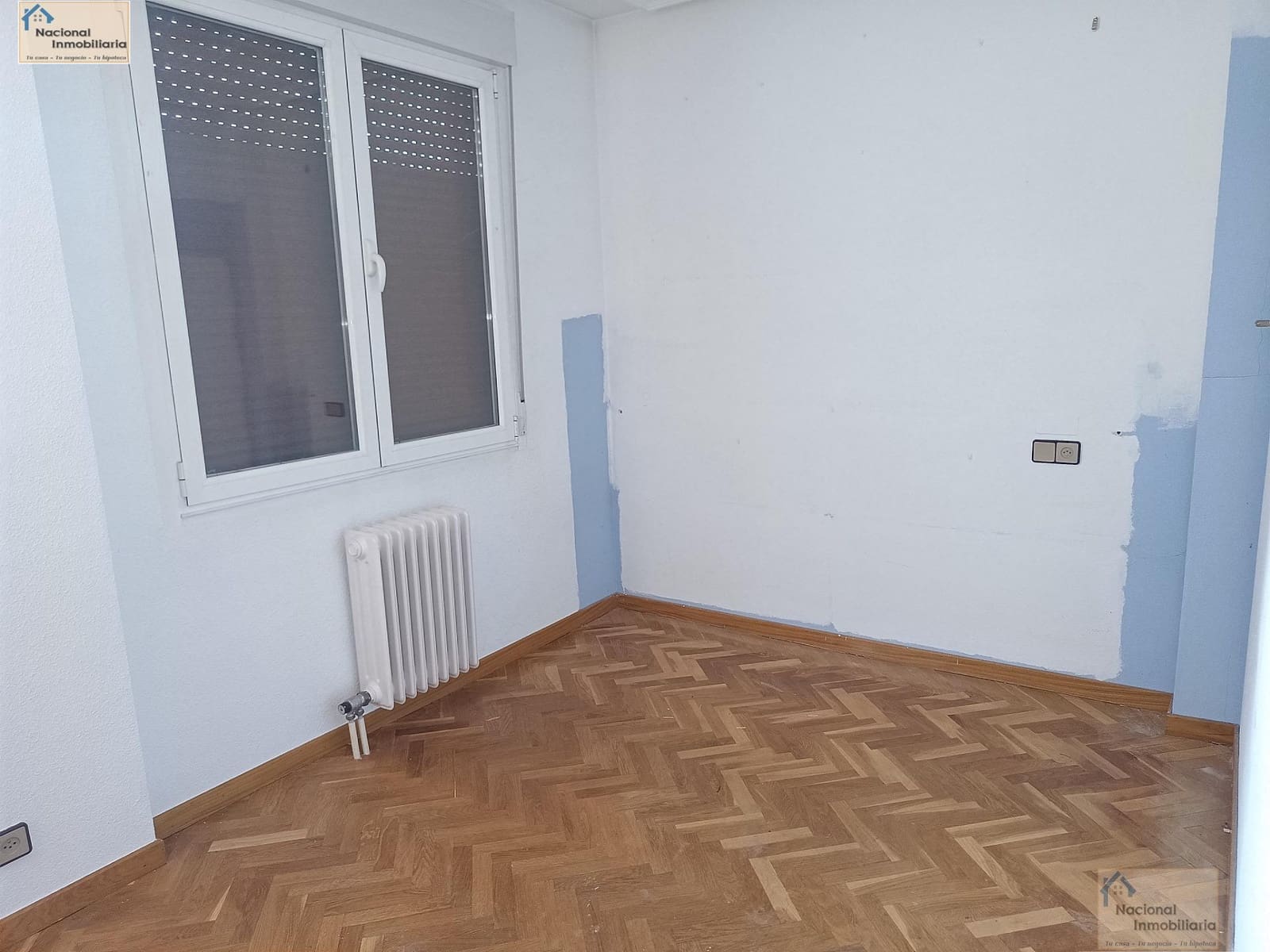 6 bedroom Semi-detached Villa for sale in Villares de la Reina with pool garage - € 295,000 (Ref: 9765371)