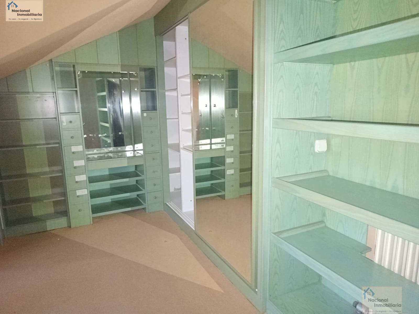 6 bedroom Semi-detached Villa for sale in Villares de la Reina with pool garage - € 295,000 (Ref: 9765371)