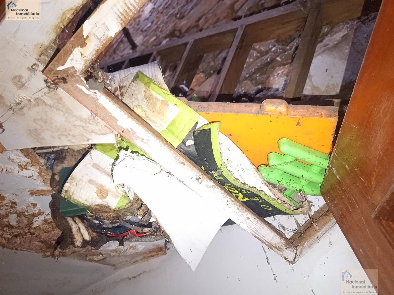 3 bedroom Townhouse for sale in Toreno - € 19,000 (Ref: 9765374)