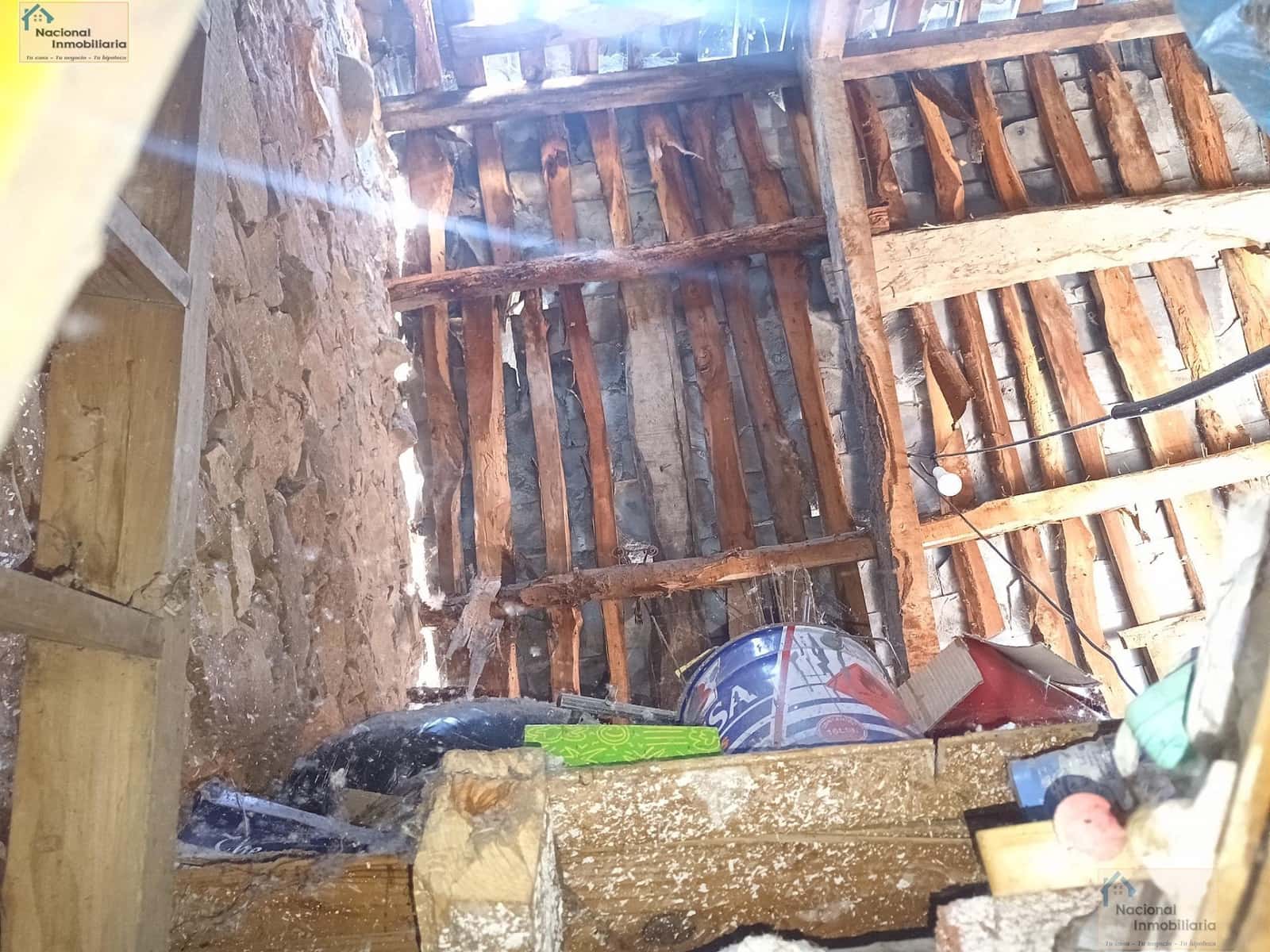 3 bedroom Townhouse for sale in Toreno - € 19,000 (Ref: 9765374)