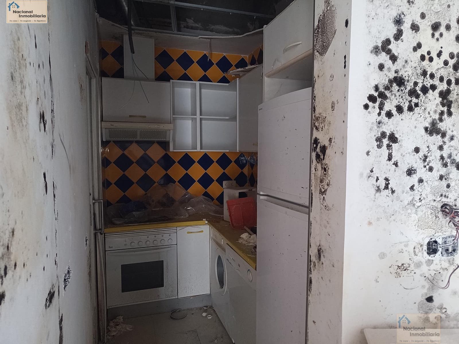 3 bedroom Commercial for sale in Los Angeles de San Rafael with garage - € 158,000 (Ref: 9765378)