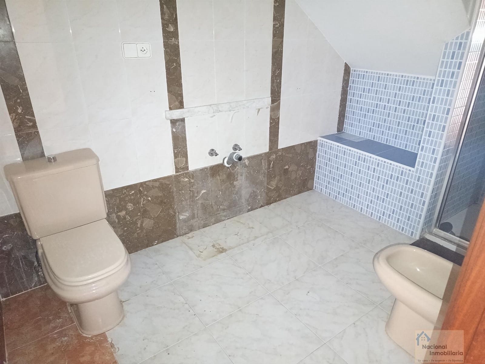 3 slaapkamer Halfvrijstaande villa te koop in Pesquera de Duero met zwembad garage - € 300.000 (Ref: 9765382)