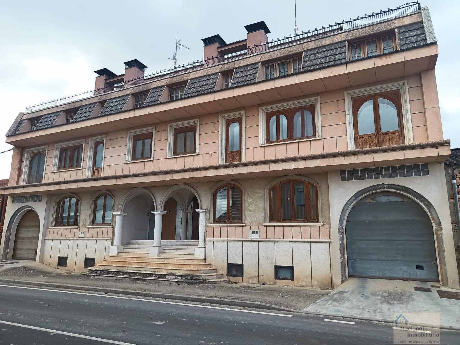 3 slaapkamer Halfvrijstaande villa te koop in Pesquera de Duero met zwembad garage - € 300.000 (Ref: 9765382)