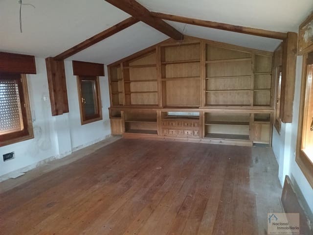 4 slaapkamer Halfvrijstaande villa te koop in Pesquera de Duero met zwembad garage - € 350.000 (Ref: 9765383)