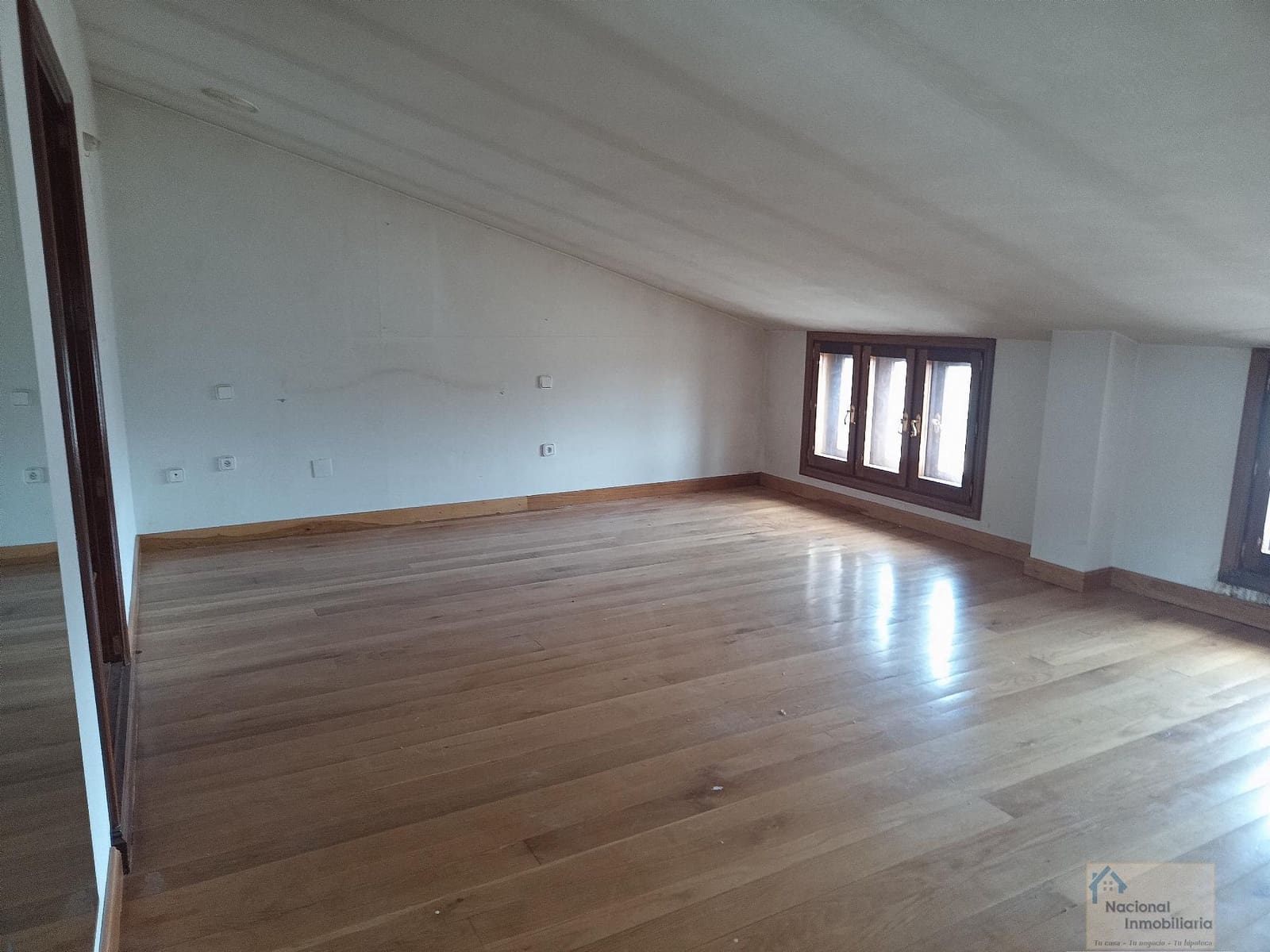 4 slaapkamer Halfvrijstaande villa te koop in Pesquera de Duero met zwembad garage - € 350.000 (Ref: 9765383)