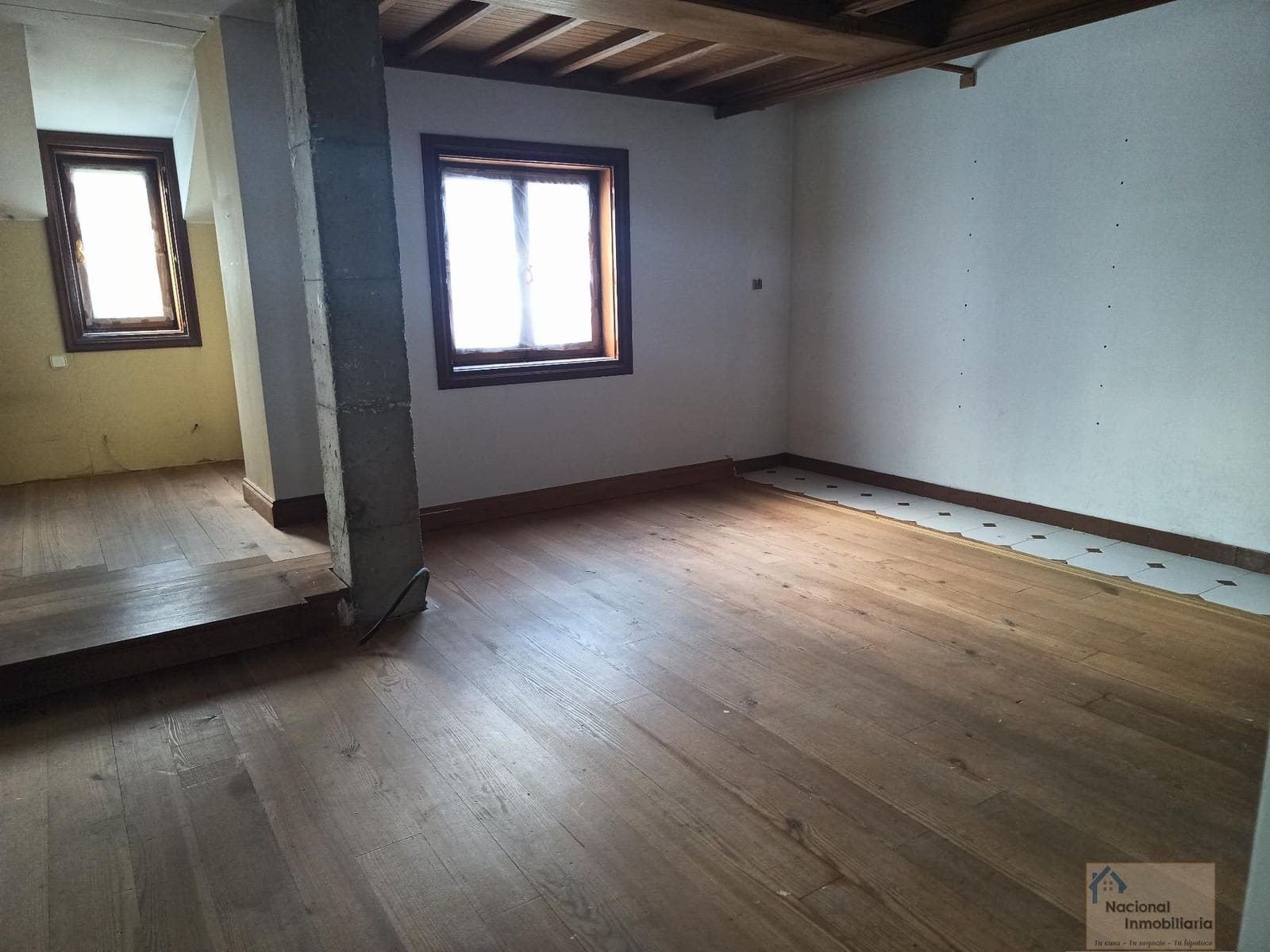 4 slaapkamer Halfvrijstaande villa te koop in Pesquera de Duero met zwembad garage - € 350.000 (Ref: 9765383)