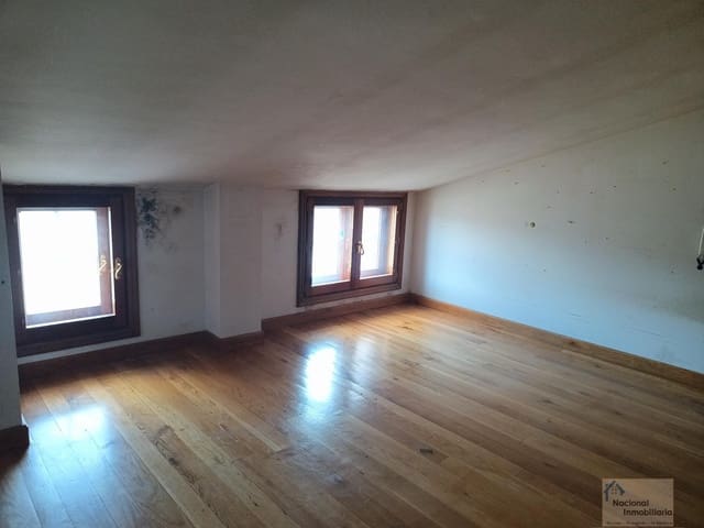 4 slaapkamer Halfvrijstaande villa te koop in Pesquera de Duero met zwembad garage - € 350.000 (Ref: 9765383)