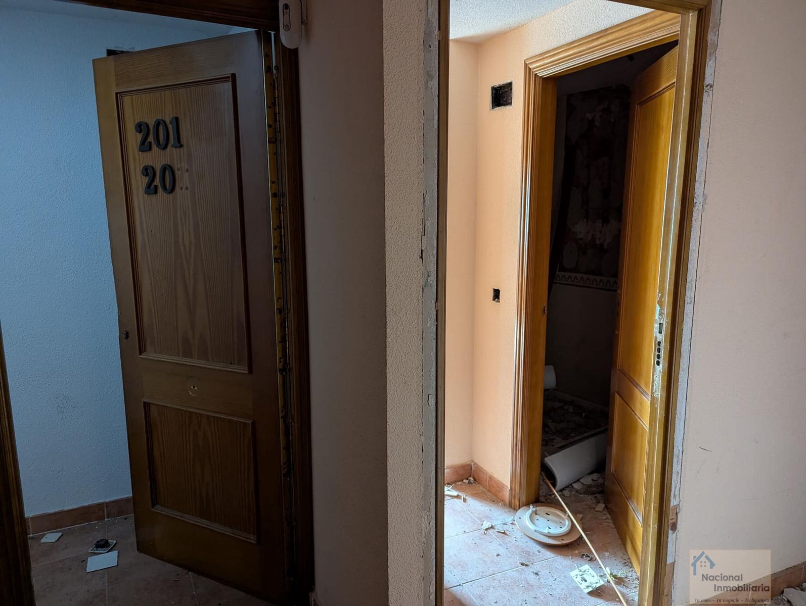 10 bedroom Hotel for sale in Navalafuente with garage - € 300,000 (Ref: 9765384)