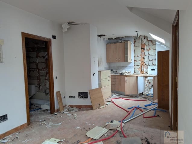 10 bedroom Hotel for sale in Navalafuente with garage - € 300,000 (Ref: 9765384)