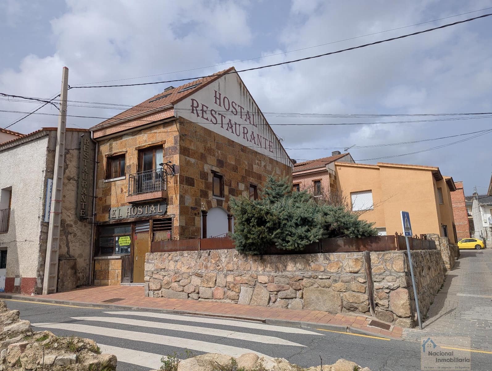 10 bedroom Hotel for sale in Navalafuente with garage - € 300,000 (Ref: 9765384)