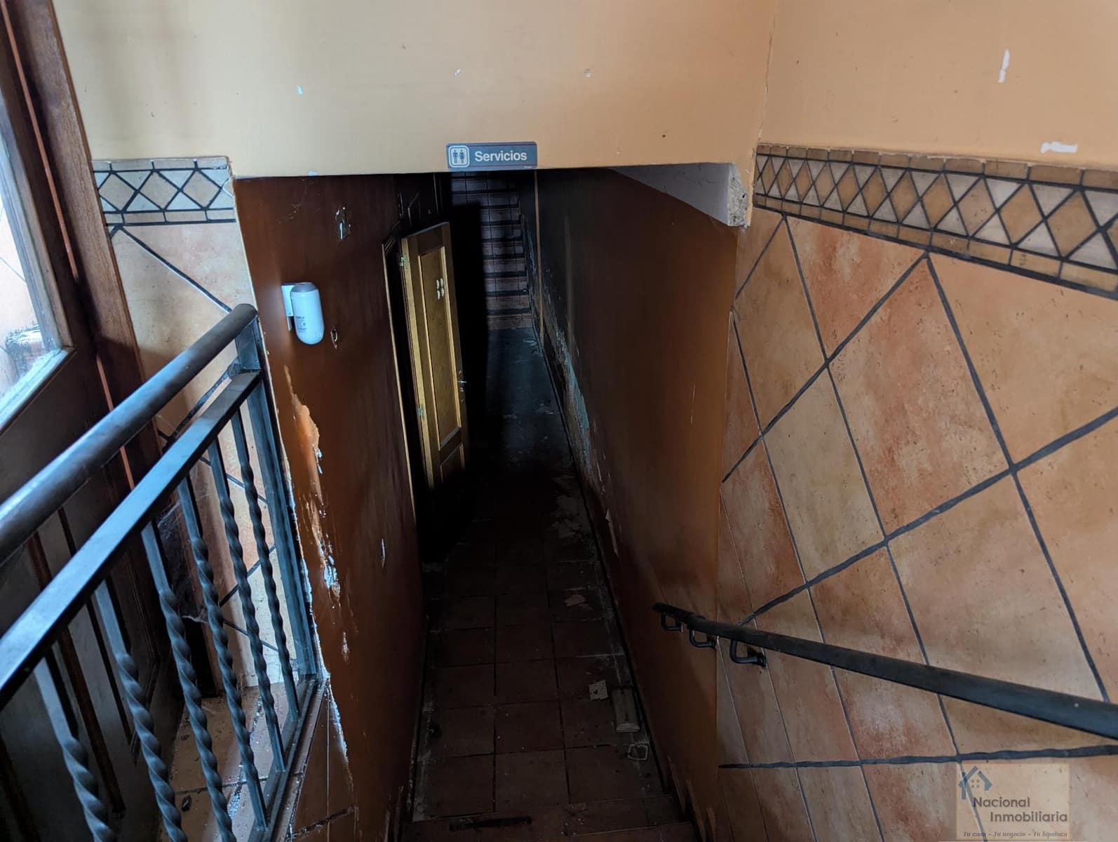 10 bedroom Hotel for sale in Navalafuente with garage - € 300,000 (Ref: 9765384)