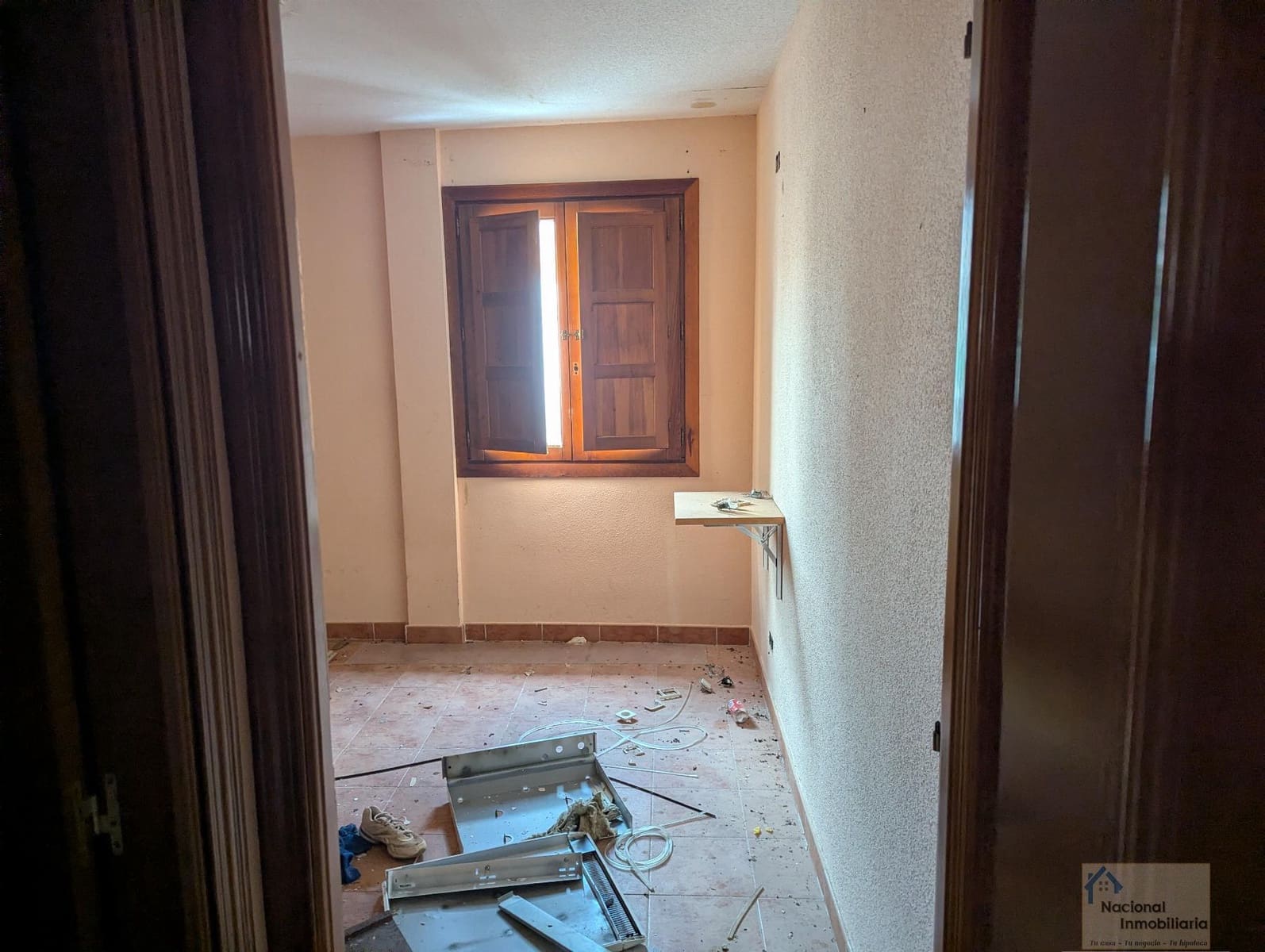 10 bedroom Hotel for sale in Navalafuente with garage - € 300,000 (Ref: 9765384)