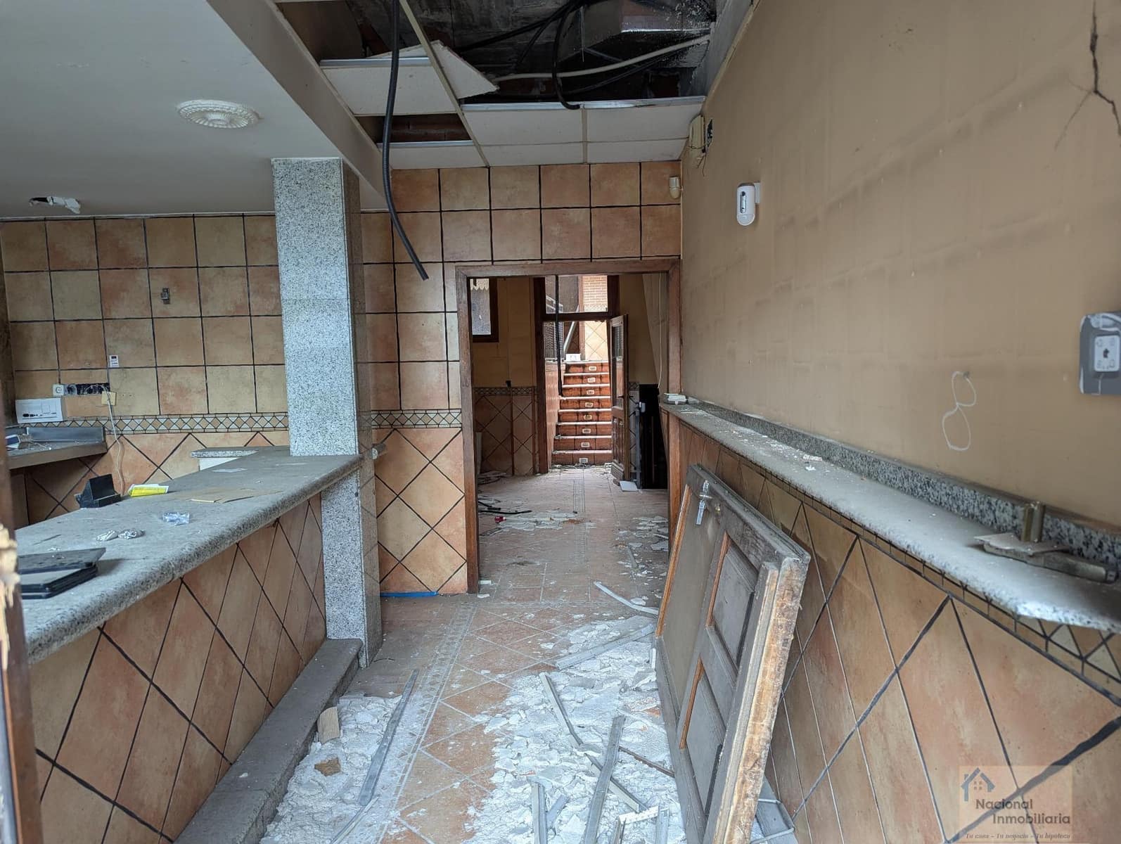 10 bedroom Hotel for sale in Navalafuente with garage - € 300,000 (Ref: 9765384)