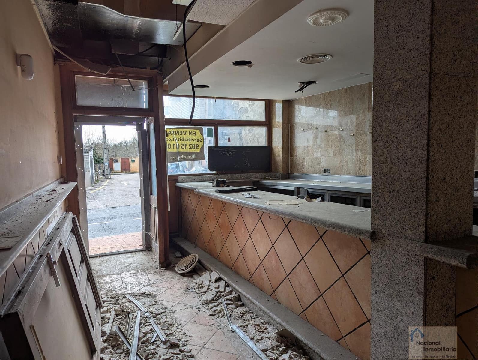 10 bedroom Hotel for sale in Navalafuente with garage - € 300,000 (Ref: 9765384)