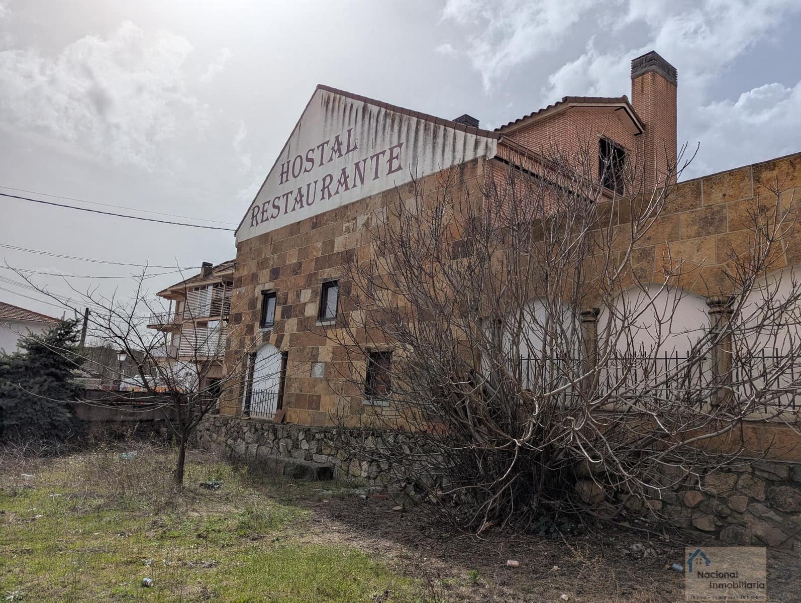 10 bedroom Hotel for sale in Navalafuente with garage - € 300,000 (Ref: 9765384)