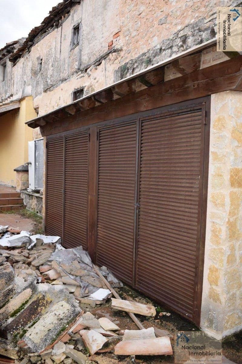 8 bedroom Commercial for sale in Sepulveda - € 790,000 (Ref: 9765388)