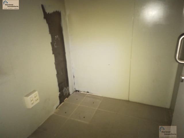 Commercial for sale in Valladolid city - € 160,000 (Ref: 9765395)