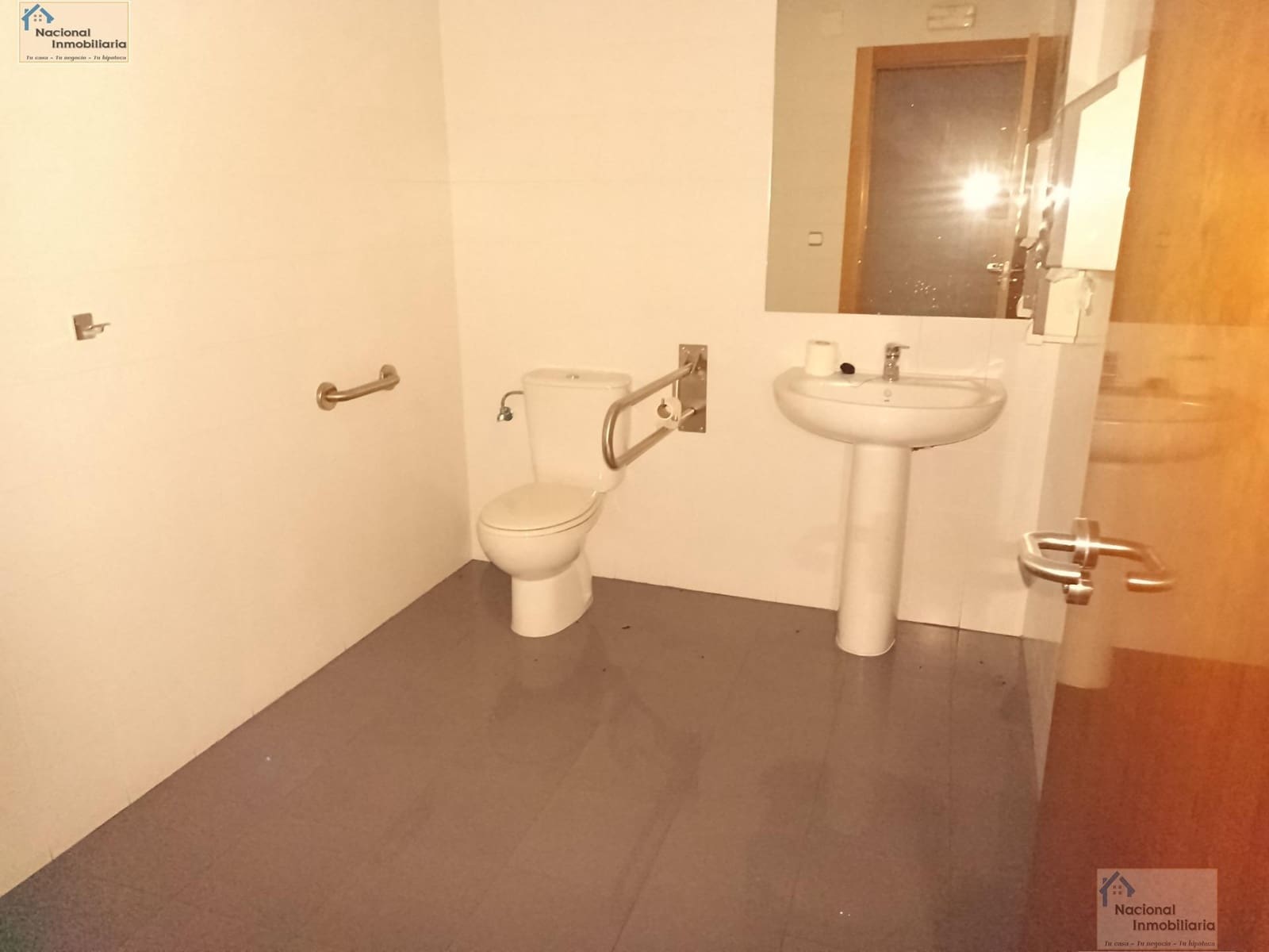 Commercial for sale in Valladolid city - € 189,000 (Ref: 9765396)