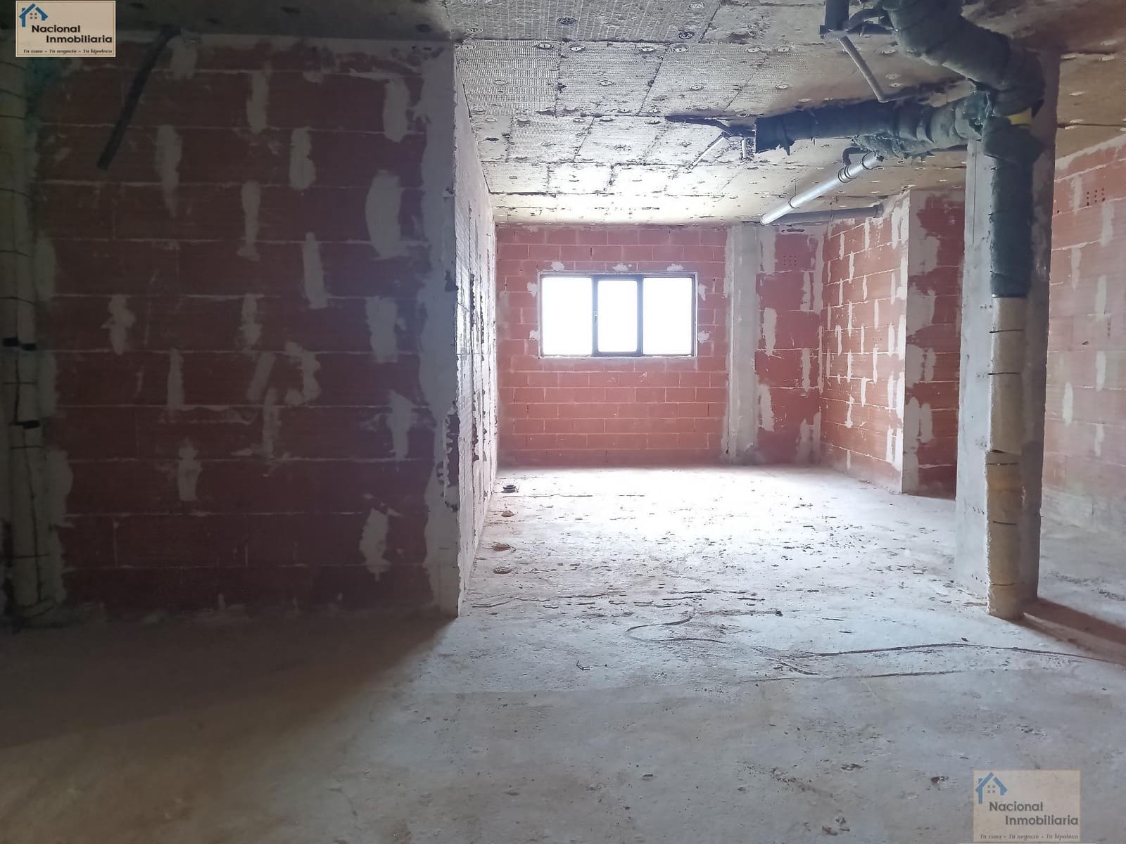 Commercial for sale in Laguna de Duero with garage - € 141,500 (Ref: 9765401)